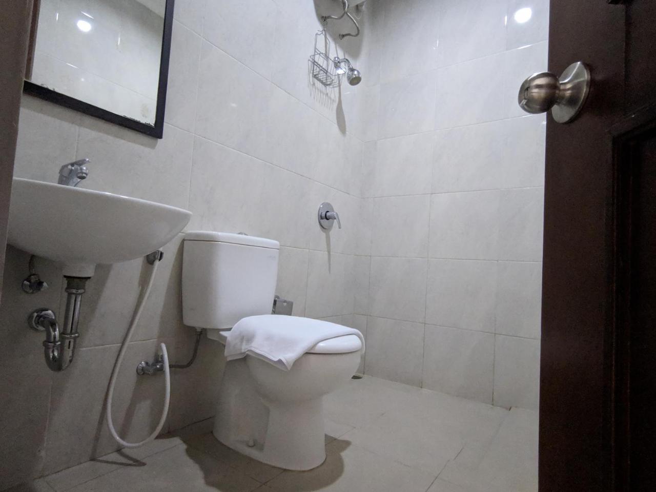 My Home By Flat06 Jakarta Buitenkant foto