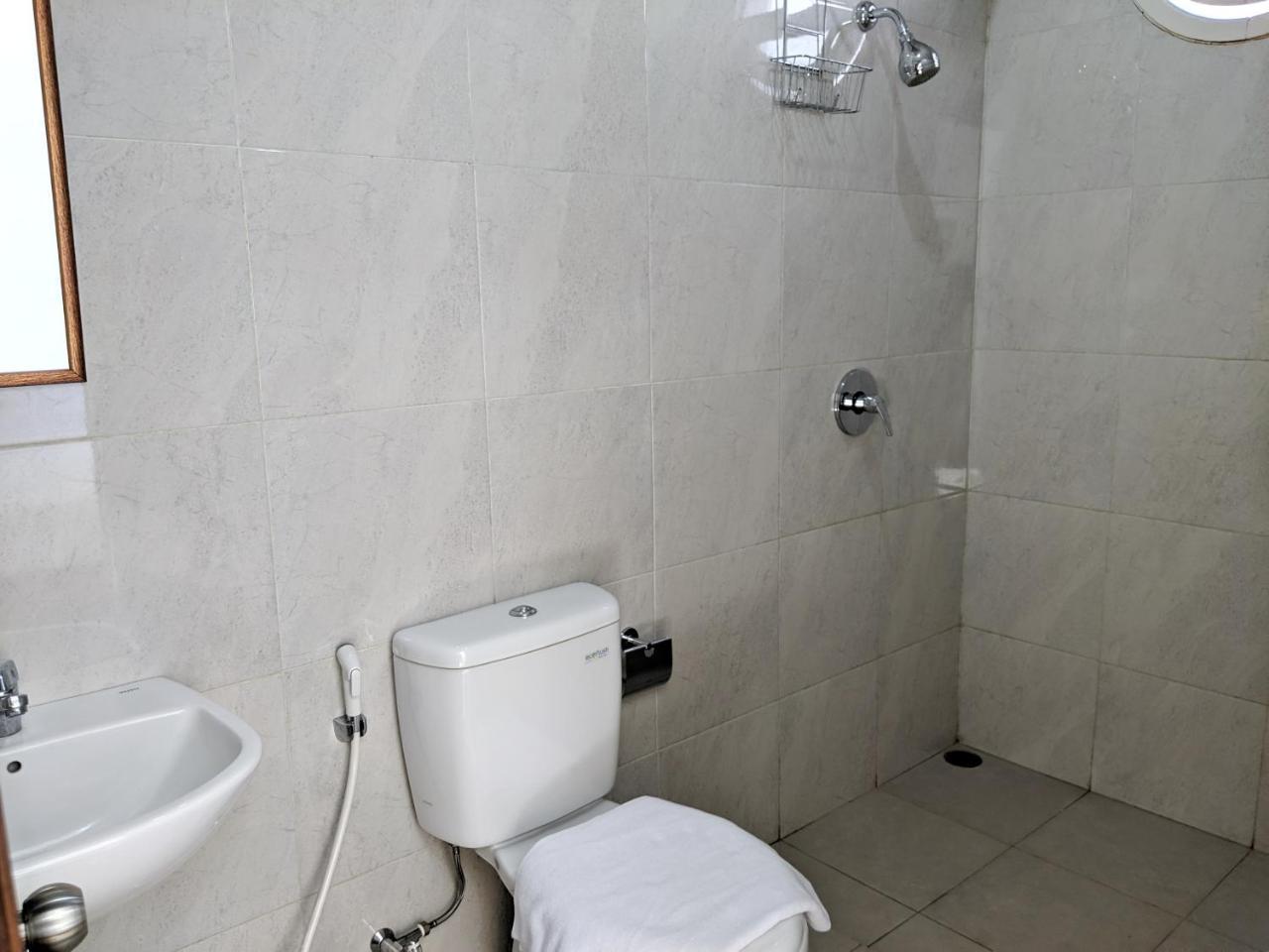 My Home By Flat06 Jakarta Buitenkant foto